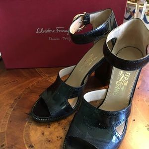 Salvatore Ferragamo sandals 10 black nib